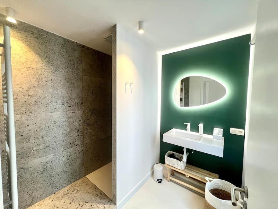 Duplex Chic Et Spacieux - Hypercentre Льеж Экстерьер фото